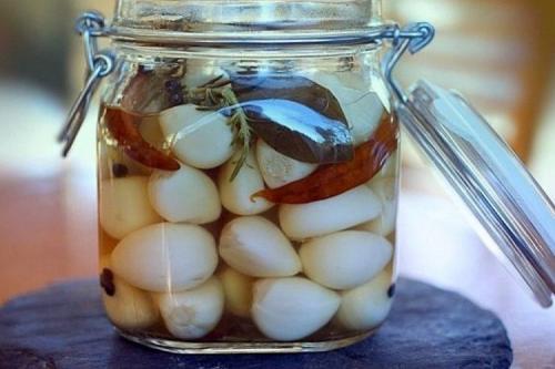 Какой лучший способ стерилизовать банки для соленого чеснока. 15 отличных рецептов маринованного чеснока на зиму