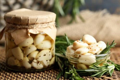 Какой лучший способ стерилизовать банки для соленого чеснока. 15 отличных рецептов маринованного чеснока на зиму