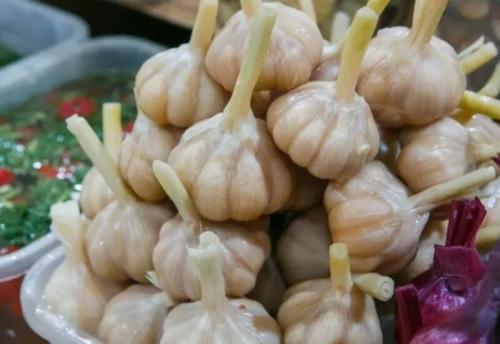 Сколько времени нужно для приготовления соленого чеснока целыми головками. Маринованный чеснок быстрого приготовления целиком