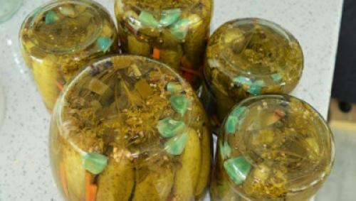 Влияет ли посолка на вкус или текстуру чеснока. Почему чеснок зеленеет при консервации?