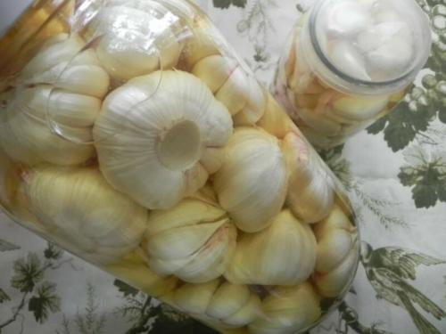 Сколько времени нужно для приготовления соленого чеснока целыми головками. Маринованный чеснок быстрого приготовления целиком
