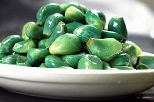 Что может пойти не так при засолке чеснока и как этого избежать. Почему чеснок синеет?