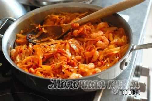 Можно ли добавлять специи или другие ингредиенты к замороженной капусте при солении.