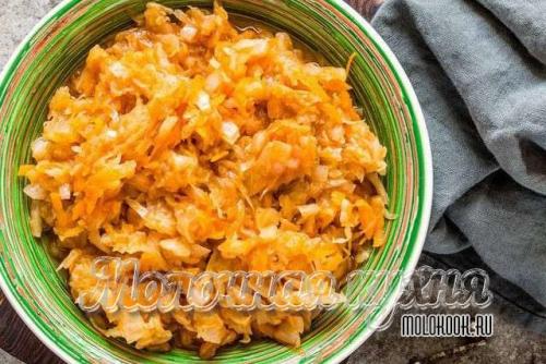 Какие добавки или пряности могут улучшить вкус квашеной замороженной капусты. Специи, добавление которых сделает тушеную капусту вкуснее