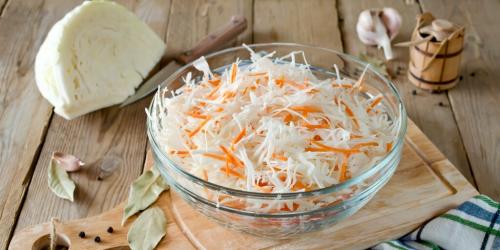 Есть ли особенности в подготовке замороженной капусты к процессу квашения. В чем польза квашеной капусты