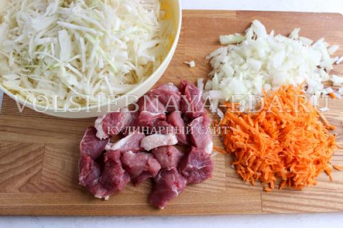 Можно ли добавлять в тушеную замерзшую капусту другие овощи или мясо. Ингредиенты