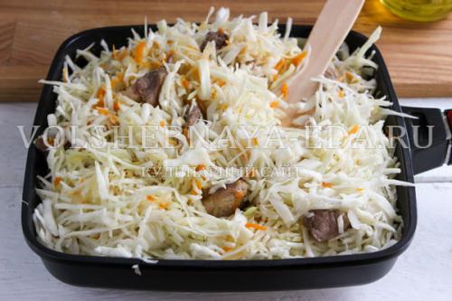 Можно ли добавлять в тушеную замерзшую капусту другие овощи или мясо. Ингредиенты