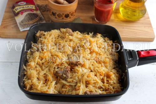 Можно ли добавлять в тушеную замерзшую капусту другие овощи или мясо. Ингредиенты