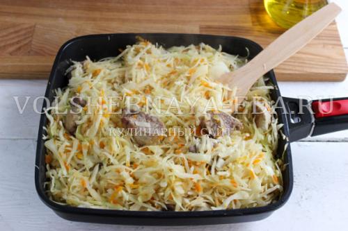 Можно ли добавлять в тушеную замерзшую капусту другие овощи или мясо. Ингредиенты