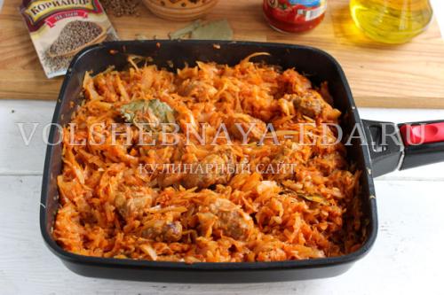 Можно ли добавлять в тушеную замерзшую капусту другие овощи или мясо. Ингредиенты