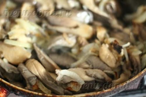 Какие ингредиенты необходимы для приготовления вешенок жареных с луком. Ингредиенты: