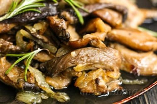 Какие ингредиенты необходимы для приготовления вешенок жареных с луком. Ингредиенты: