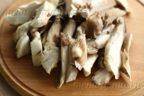 Какие ингредиенты необходимы для приготовления вешенок жареных с луком. Ингредиенты: