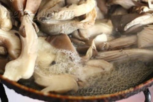 Какие ингредиенты необходимы для приготовления вешенок жареных с луком. Ингредиенты: