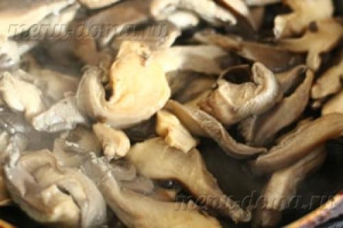 Какие ингредиенты необходимы для приготовления вешенок жареных с луком. Ингредиенты: