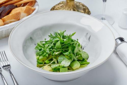 Как приготовить салат без шпината, но с другими зелеными овощами. 20 зеленых салатов, которые разнообразят твой рацион