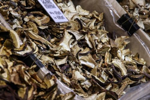 Какие методы обработки грибов помогают исключить возможность попадания опасных двойников. И кому не стоит есть грибы